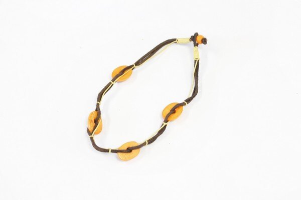 Leder-Halskette mit ovalen Hornscheiben, orange
