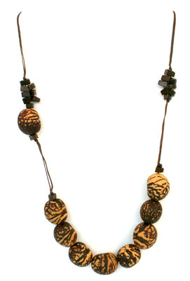 Tagua-Halskette, 10 gr. Perlen, braun gespr.